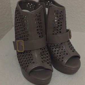 Ankle boots peep toe